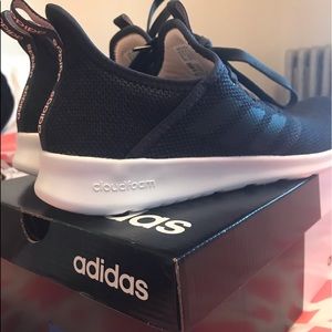 Adidas women’s sz 8.5